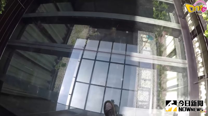 「鋼琴女神」300坪豪宅曝光　驚見人造瀑布、玻璃天橋