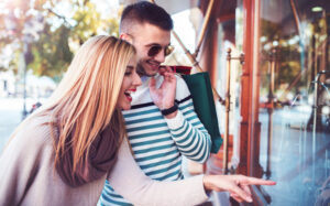 研究發現，婚姻關係好的也會有出軌的問題發生。（圖／Shutterstock）