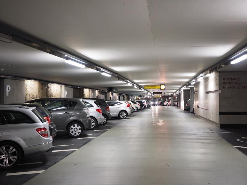 ▲有網友好奇「停車位在地下幾樓會令人無法接受？」隨後也有大樓保全透露判別標準並非樓層，而是與機房有關。（示意圖／翻攝自 Pixabay ）