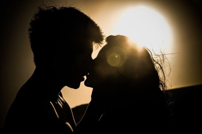 ▲一名人妻無奈發文,表示自己和老公結婚15年了,但現在都已經沒了性生活,讓她每月找牛郎3次,卻有罪惡感,不知怎麼辦。(示意圖,圖中人物與文章中內容無關/取自 pixabay )