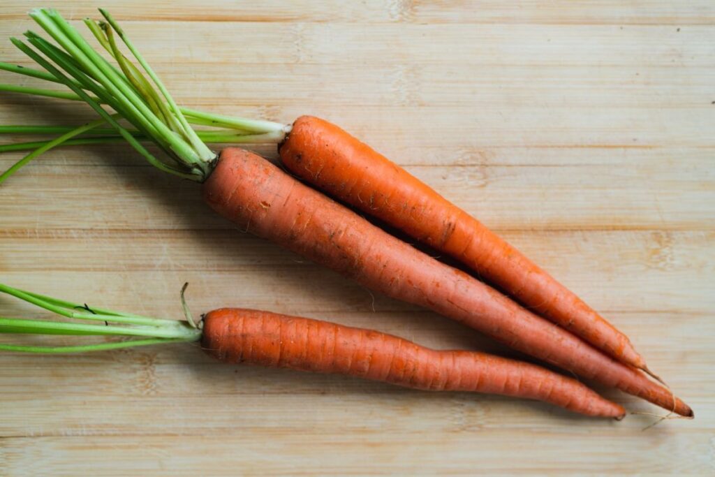 ▲家人都不愛吃紅蘿蔔？內行網友提供吃起來軟Q、酸甜、像蜜地瓜的做法。（示意圖／Unsplash）