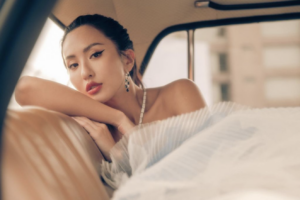 薔薔為工作犧牲搭檔主持主動摟抱趙正平