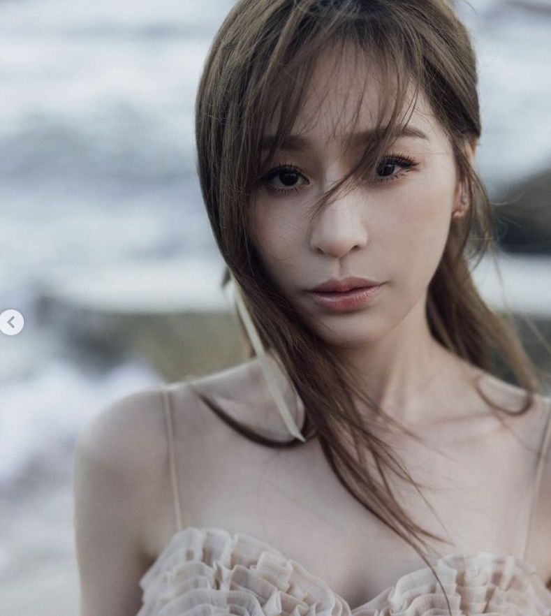 王心凌出道 20 年堅持唱歌這條路：「能夠做自己喜愛的事情，我感到非常幸運！」