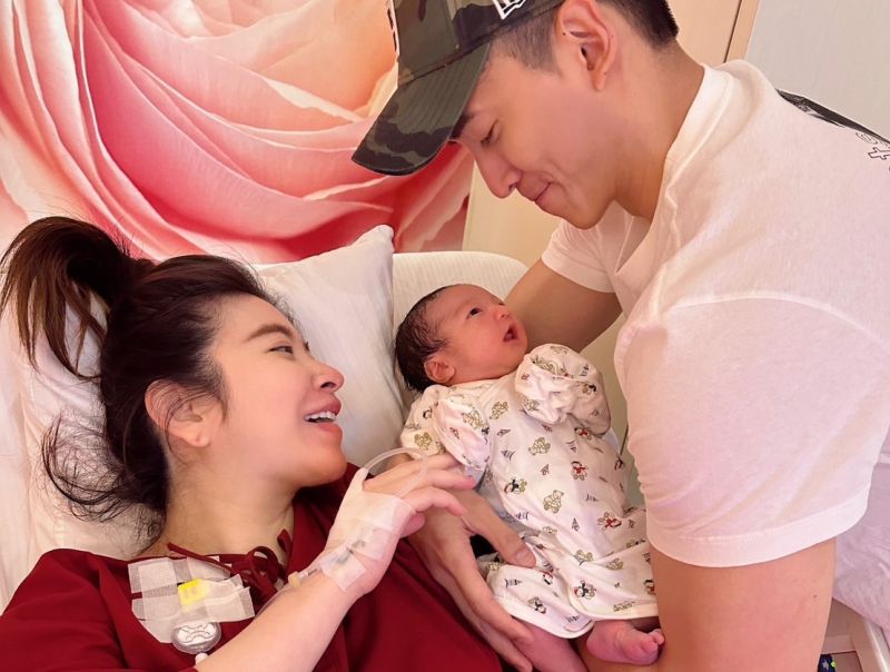 許維恩剖腹生下了女兒忒忒，平安降生