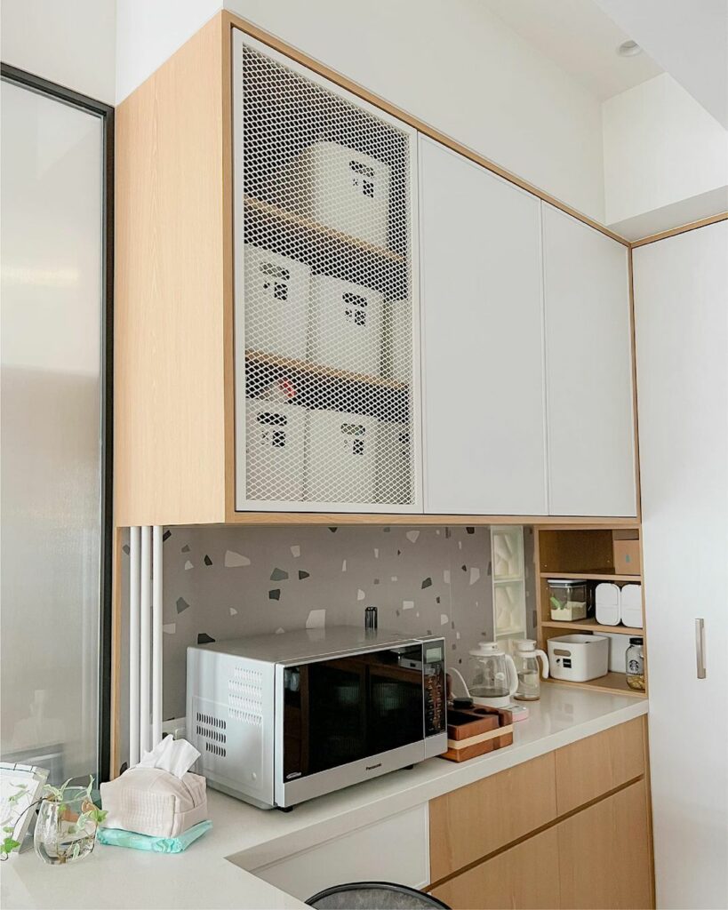 小宅廚房增添空間利器：餐邊櫃巧妙擴增使用！