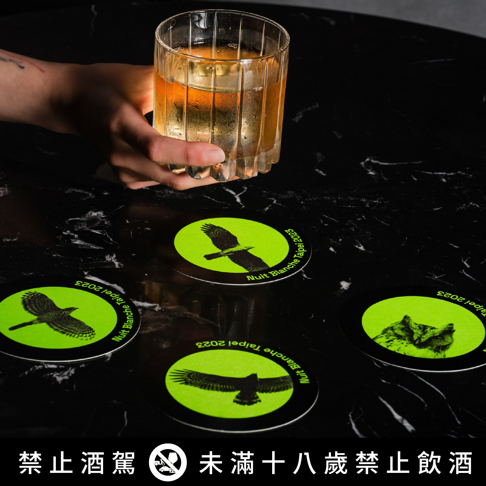 「台灣猛禽研究會」 在酒吧舉杯暢談都市猛禽保育。(圖 / 翻攝自白晝之夜 Nuit Blanche FB)