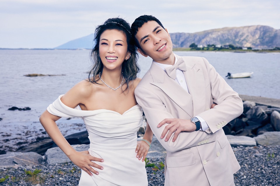 蕭敬騰（左）與 Summer（右）甜曬浪漫婚紗照。（圖片來源 ：喜鵲娛樂）
