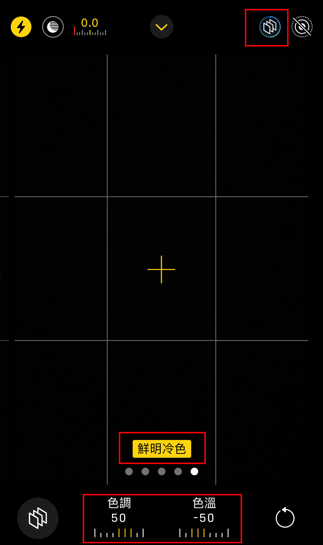 iPhone 打開相機 > 右上角點選小方塊 > 滑到「鮮明冷色」 > 調整為「色調 +50」、「色溫 -50」