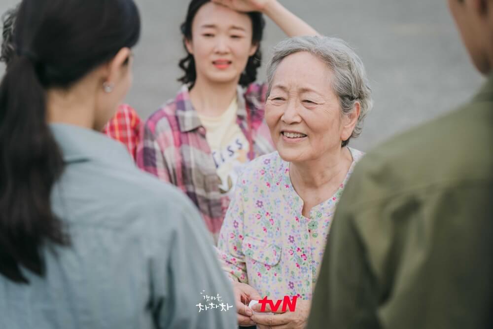 70歲釜山奶奶金原姫 (김원희) 老奶奶，自助遊歷20幾個國家。