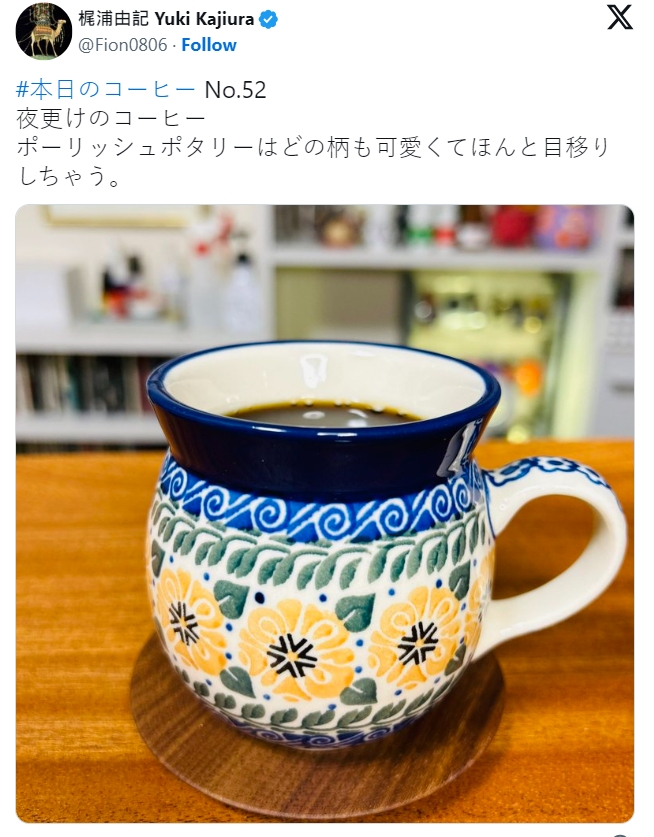 梶浦由記喝咖啡開啟工作模式。（圖片來源：梶浦由記Twitter /X ）