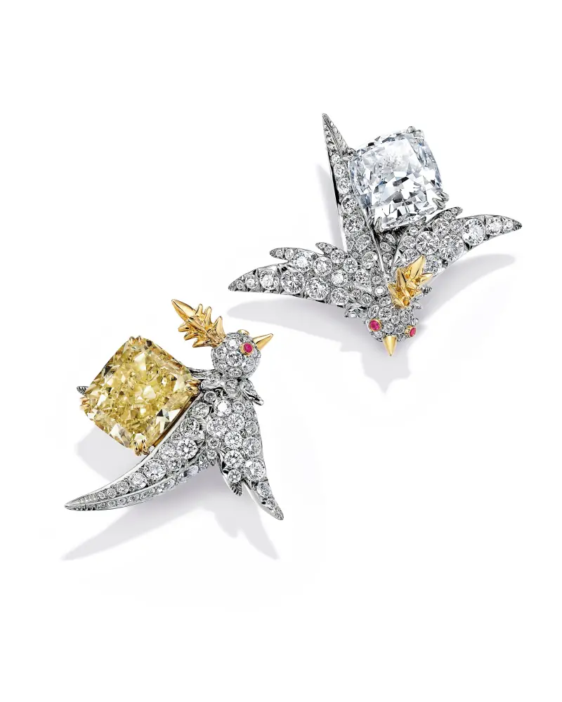 ▲Schlumberger by Tiffany & Co.石上鳥高級珠寶系列，鉑金與18K金鑲嵌主石逾6克拉濃彩黃鑽、逾5克拉白鑽耳環。（圖／Tiffany & Co.提供）