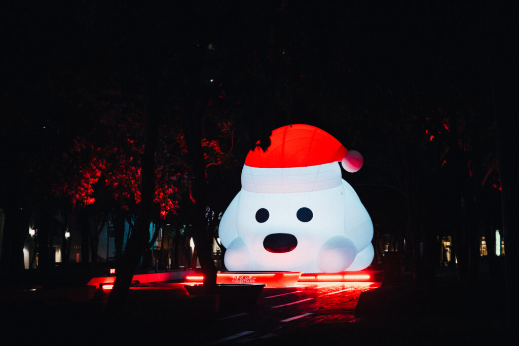 2023 PARKLANE CHRISTMAS：BIG DOG 夜晚版 (圖片來源：草悟系提供)