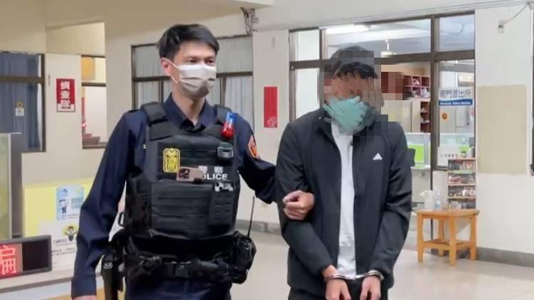 警方逮捕詐團 19 歲陳姓車手。（圖片來源：翻攝自 UDN）