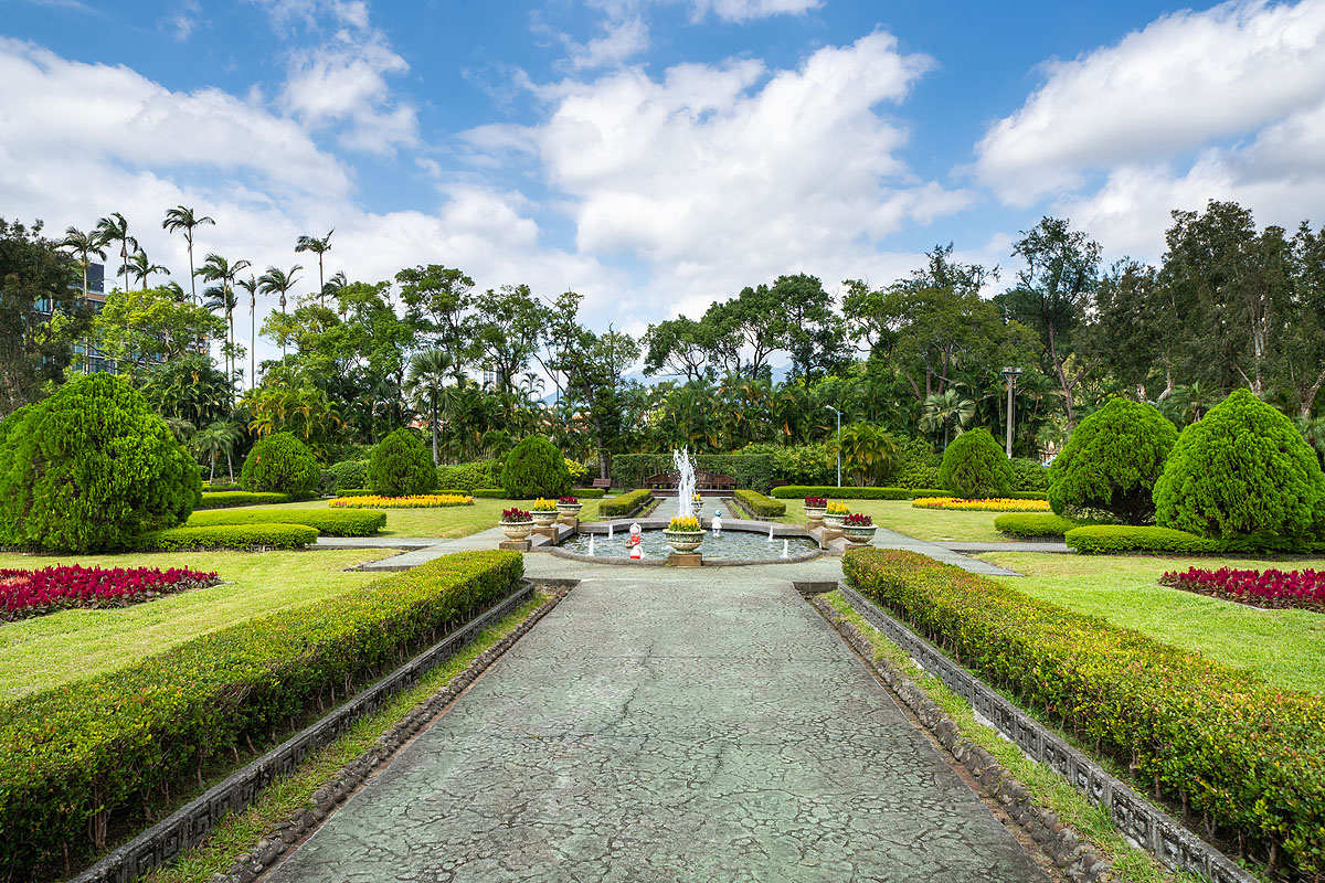 圖說：士林官邸公園為台北市第一座生態公園，每年因四季更迭所舉辦的菊展、鬱金香展、蘭展、玫瑰展都是相當盛大的花卉活動。(照片提供/璞園團隊)