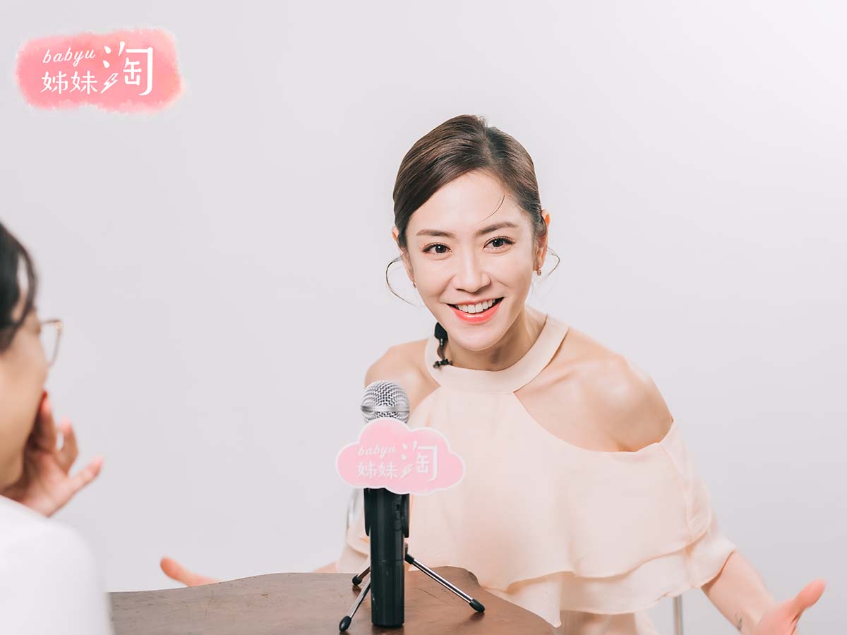 姊妹淘專訪邀請楊千霈來聊聊時隔 9 年、結婚生子後重返演員身份的心路歷程。