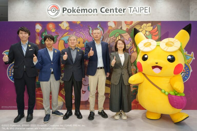 Pokémon Taiwan Co., Ltd 總經理小森貴之 及Pokémon Center Co., Ltd CEO 上郷頼臣等人偕同皮卡丘參與開幕剪綵。（圖片來源：維酷公關提供）