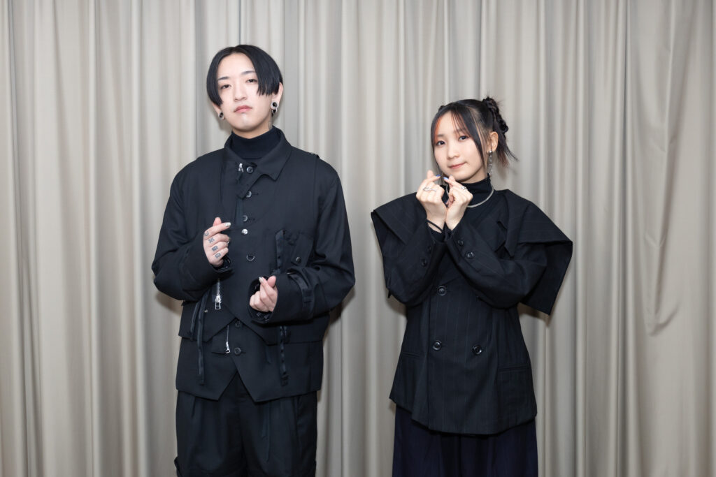 YOASOBI 喊話歌迷：「要繼續喜歡我們喔。」（圖片來源：Sony Music 提供）