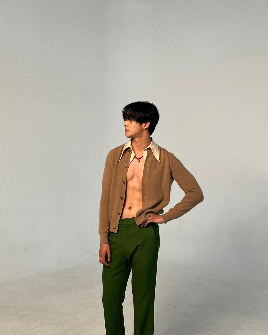 路雲191公分的身高與精壯身材迷倒一票粉絲。(圖片來源:ewsbdi /IG)