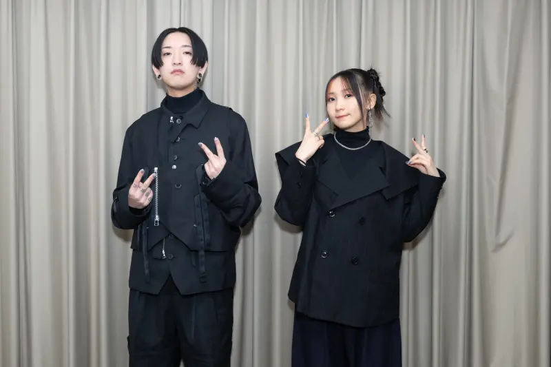 ▲YOASOBI常被誤認是情侶。(圖/Sony Music提供)