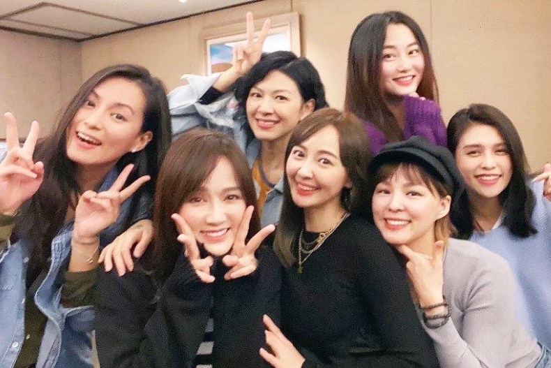 台灣女子偶像七朵花組合成員一同為賴薇如慶生。（圖片來源：賴薇如／臉書）
