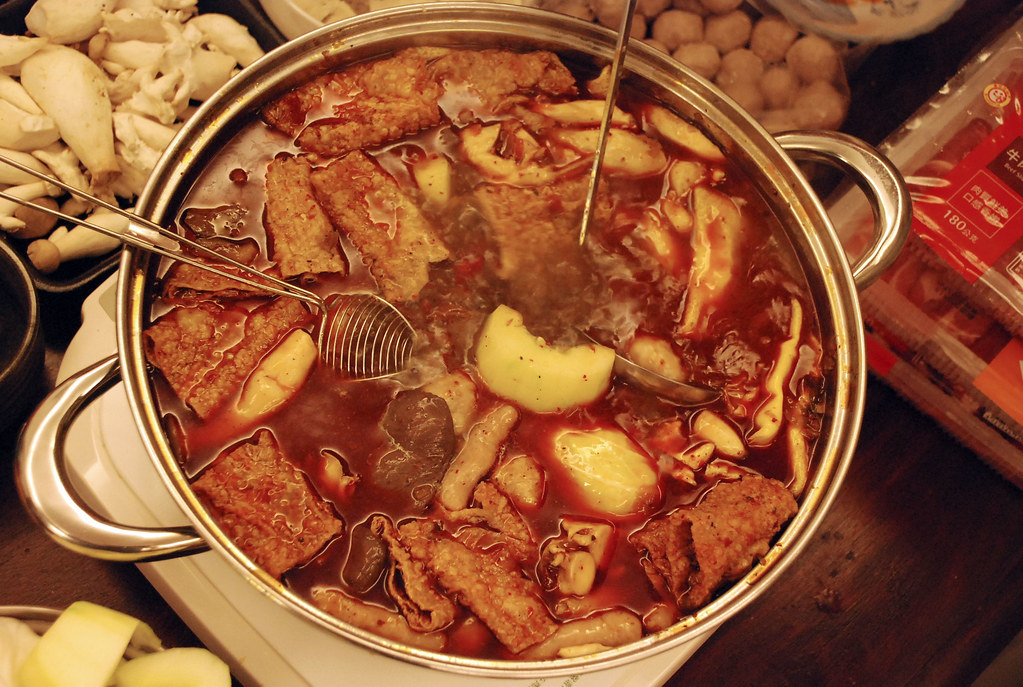天氣冷吃麻辣鍋，恐怕讓腸胃不好的人，狀況加劇。(圖片來源/flickr)