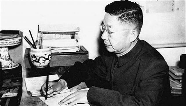 老舍：往好裡說，是長的富態，往壞裡說呢，乾脆是一塊肉。（圖片來源：Weibo）