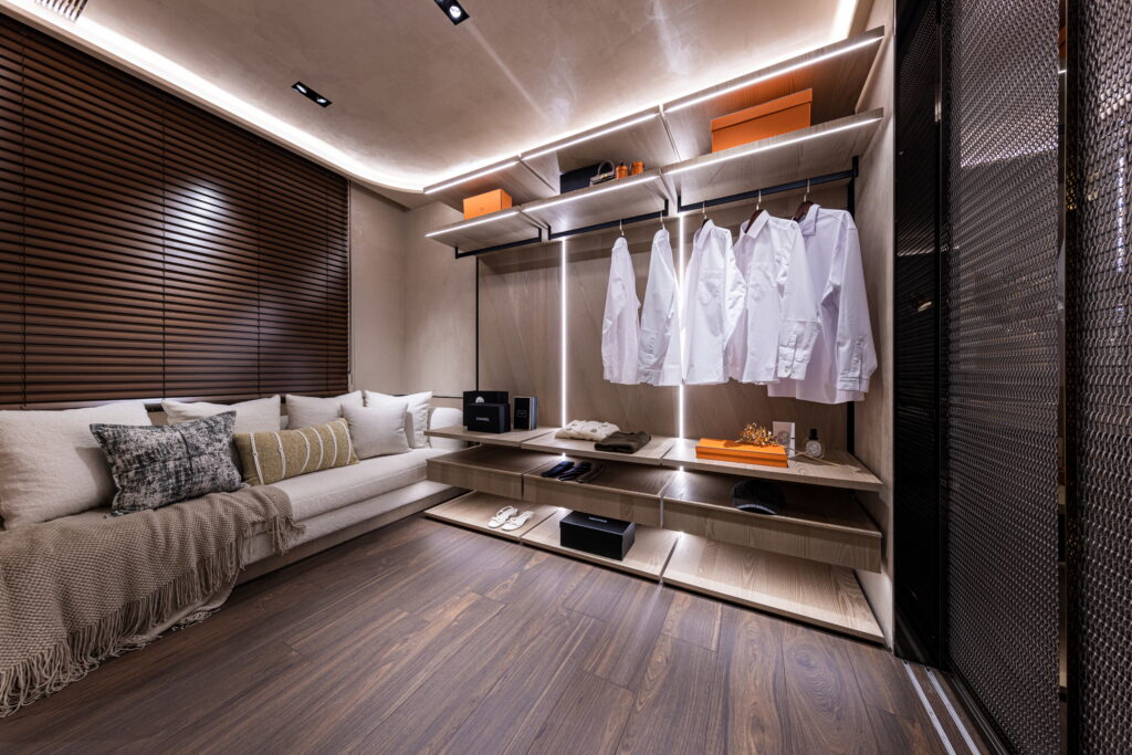 標準兩房能依照需求設計，儲藏室或更衣室增加收納空間。(圖/現場提供)