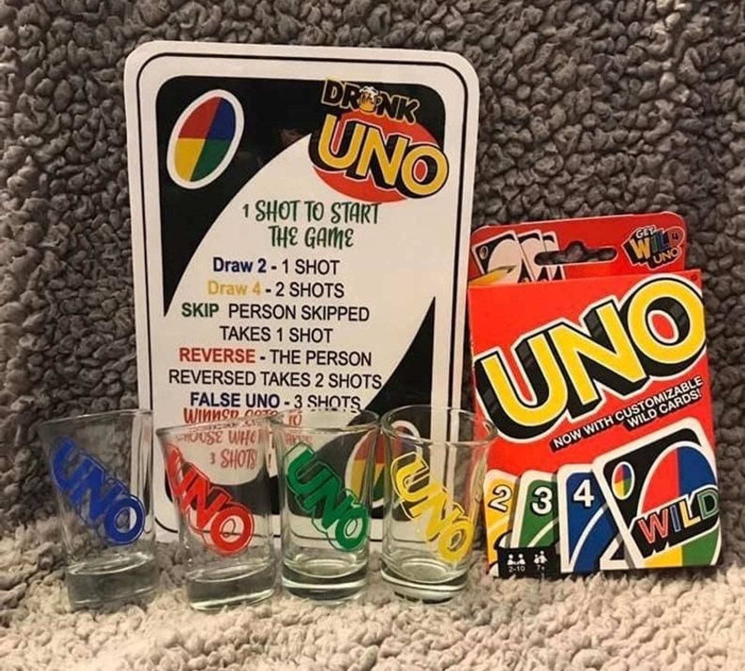 Drunk UNO 喝酒遊戲。（圖片來源：Etsy）