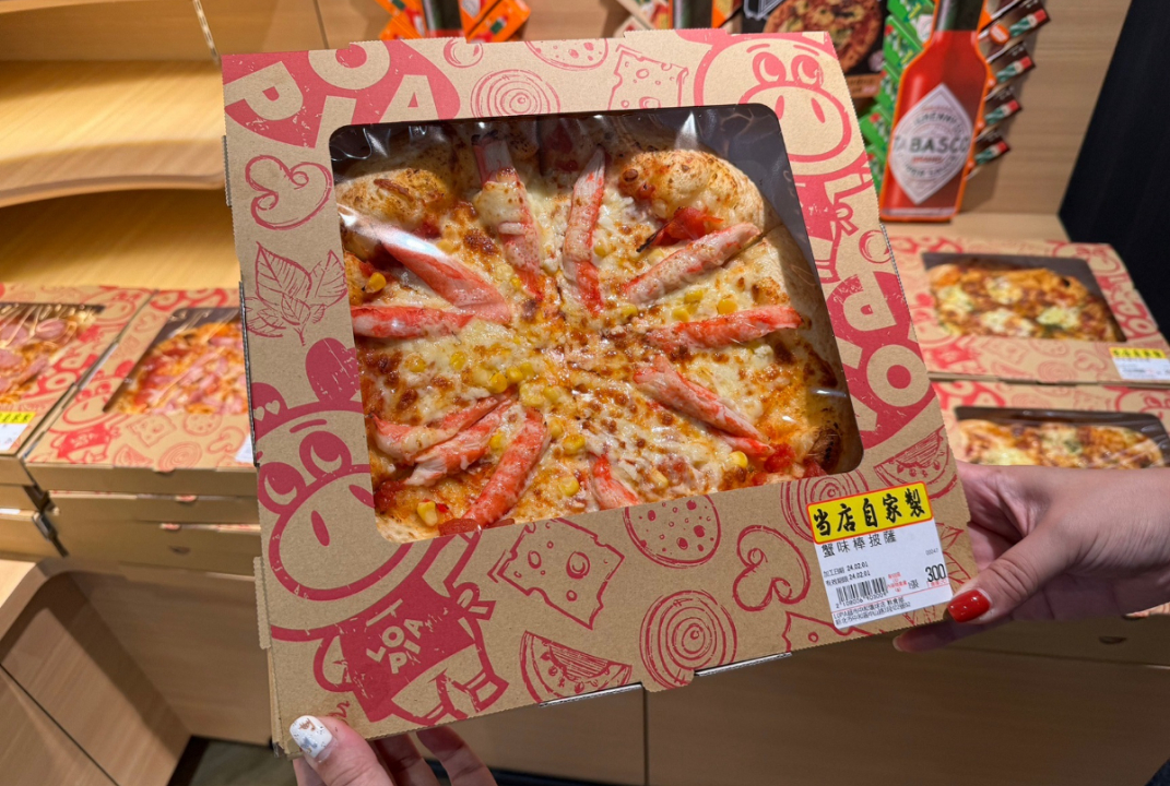 日本店單日熱賣達 2,000 盒的現烤披薩（圖片來源：新北中和環球 LOPIA）