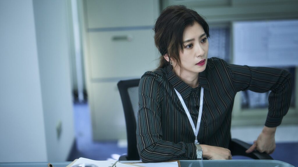 領導者可以藉由自己的領袖魅力，得到客戶的支持。（圖片來源／《我們與惡的距離》劇照）