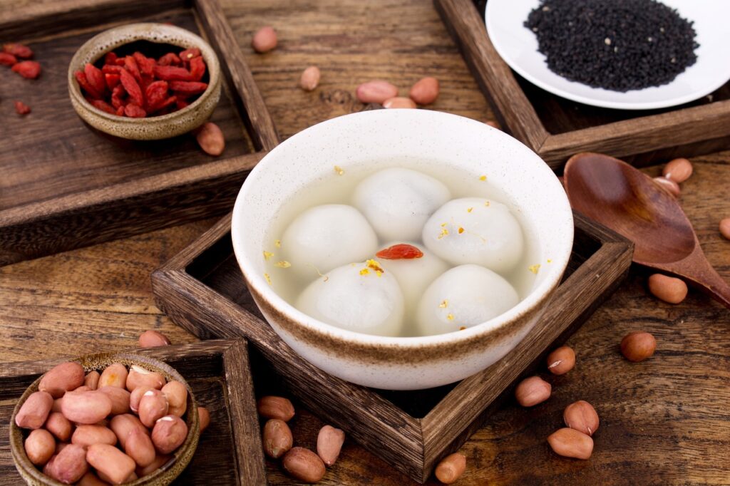 中醫師建議適量吃湯圓，以免造成脹氣不適。(圖片來源/pixabay)