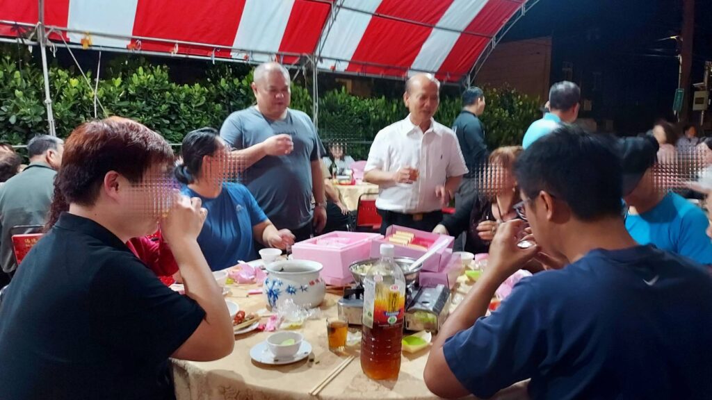 海博教育文化協會傳達對高齡化社會的關懷，同時鼓勵年輕世代積極與長者互動，讓社區長輩們能得到情感支持及照顧。晨悅健檢、守葳美學的熱情支持更是倍添活動的意義，顯示企業對於社會責任的承擔與關懷的表現。（圖／海博教育文化協會提供）