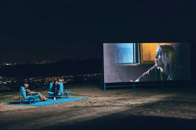 Billie Eilish紀錄片收錄許多她的私人生活片段。(圖片來源:Apple TV+)