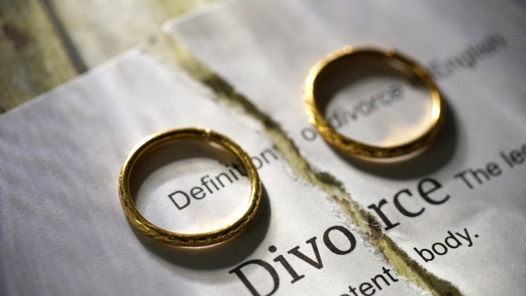 婚姻的最後一步，是離婚？還是相伴終老？（圖片來源／canva）