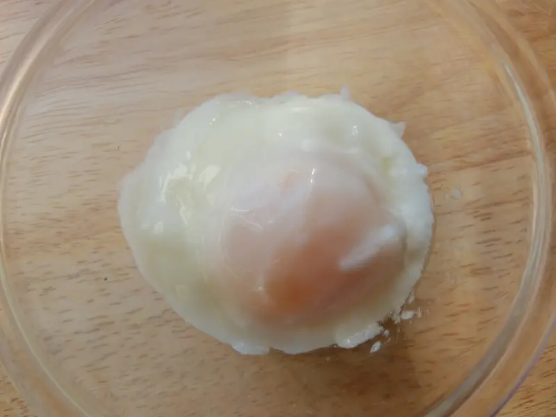 ▲微波爐加熱帶殼雞蛋容易「爆炸」，但可去殼煮溫泉蛋。（圖／取自photoAC）