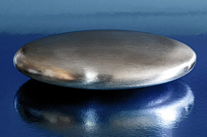 ▲許多人立刻認出原PO媽媽使用的是好用小物「不鏽鋼皂」，用途在於去除異味。（圖／flickr@Sacho）