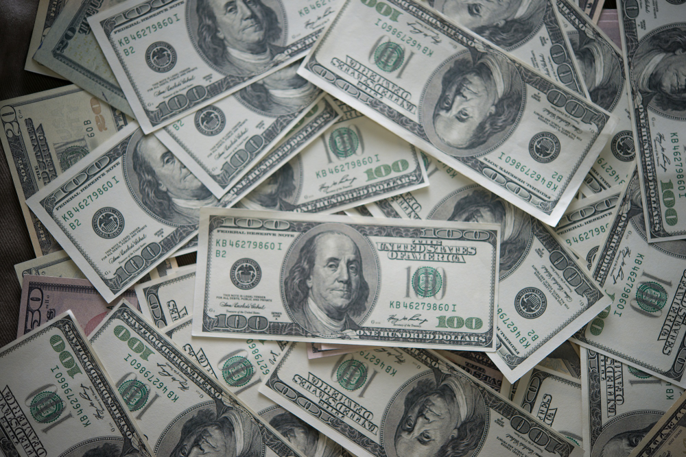 美元是全球流通性最佳的貨幣，美元定存也成為保守型投資人的選項之一。（圖片來源：Freepik）