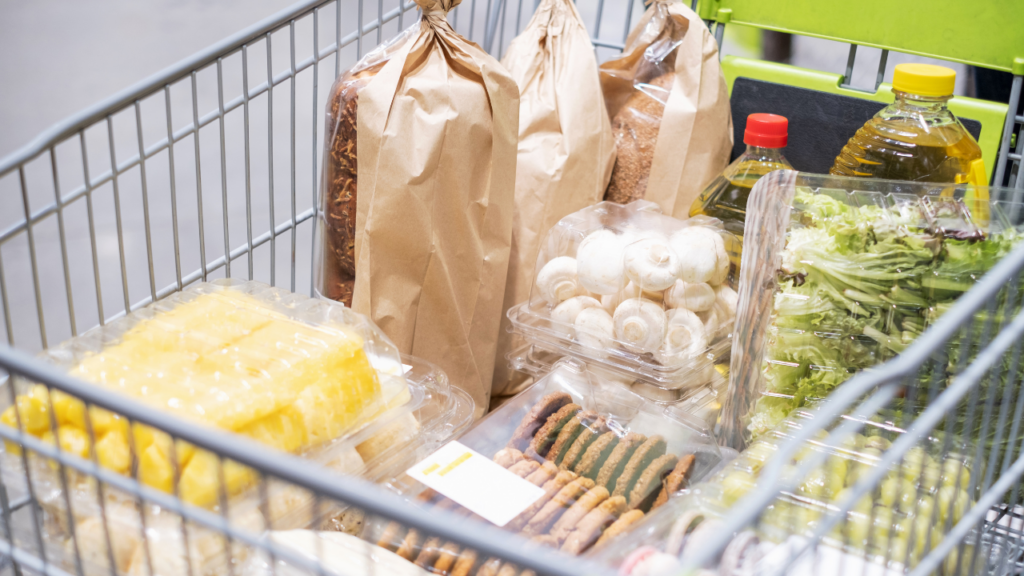 ▲全聯營業時間長加上拓點多，各種生鮮蔬果都有販售，成為許多婆媽買菜的首選之處。（圖/pixabay）