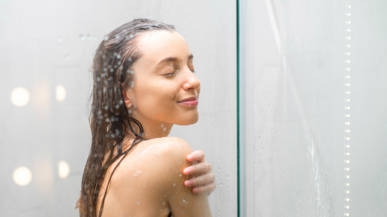 不少女生會在淋浴的時候，順便小便。(圖片來源／canva)