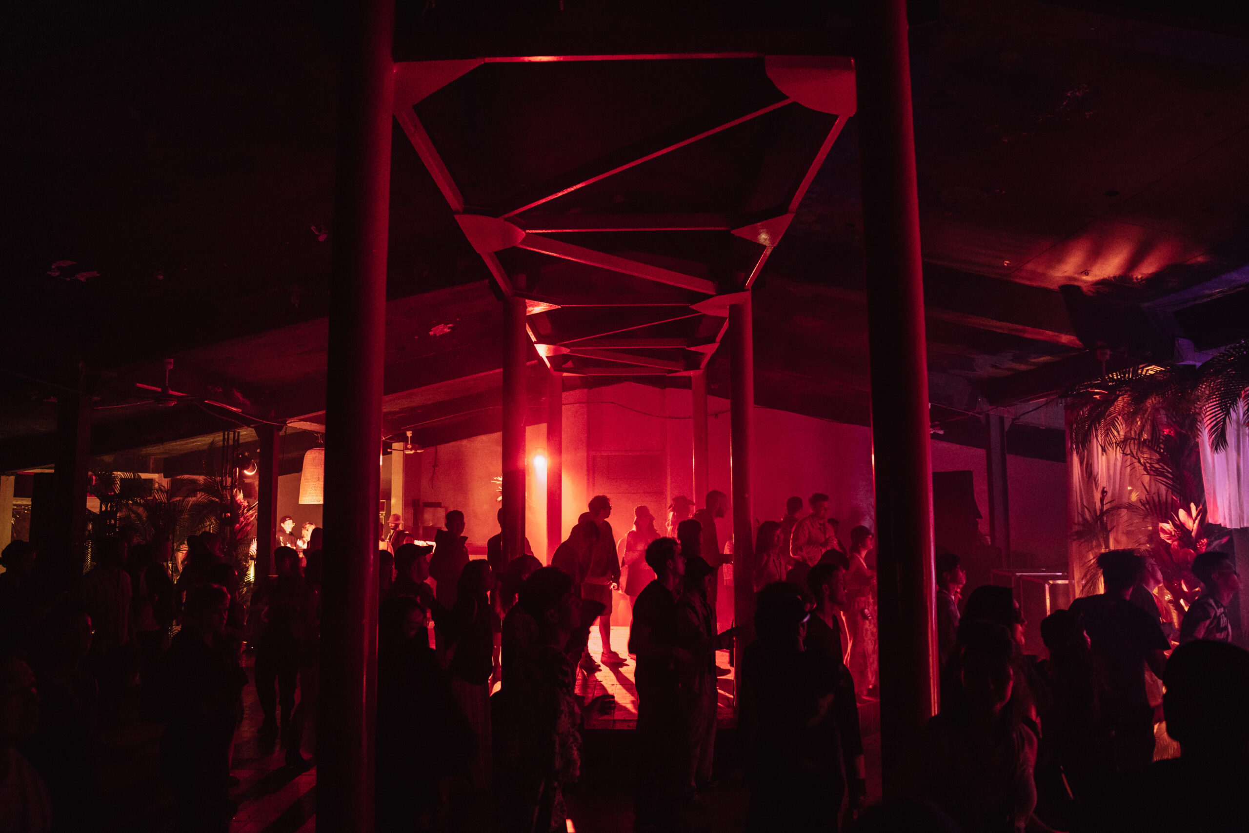 Organik-Festival由廢墟空間改造的另類室內舞台