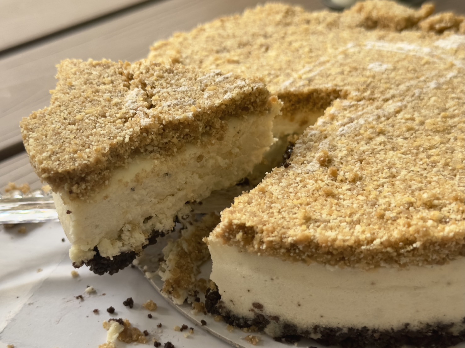 「黑岩茶香乳酪蛋糕」即日起於線上平台預購享優惠（圖片來源：彭郁庭 拍攝）