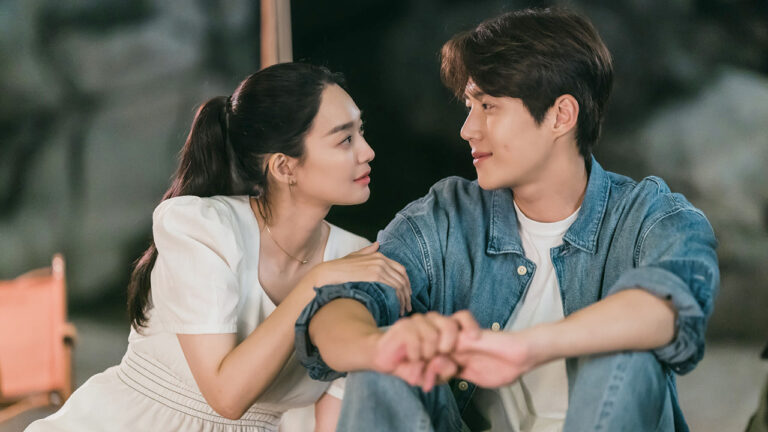 研究證實夫妻情侶一起看電影「有助伴侶關係更親密」。（圖片來源：tvN）