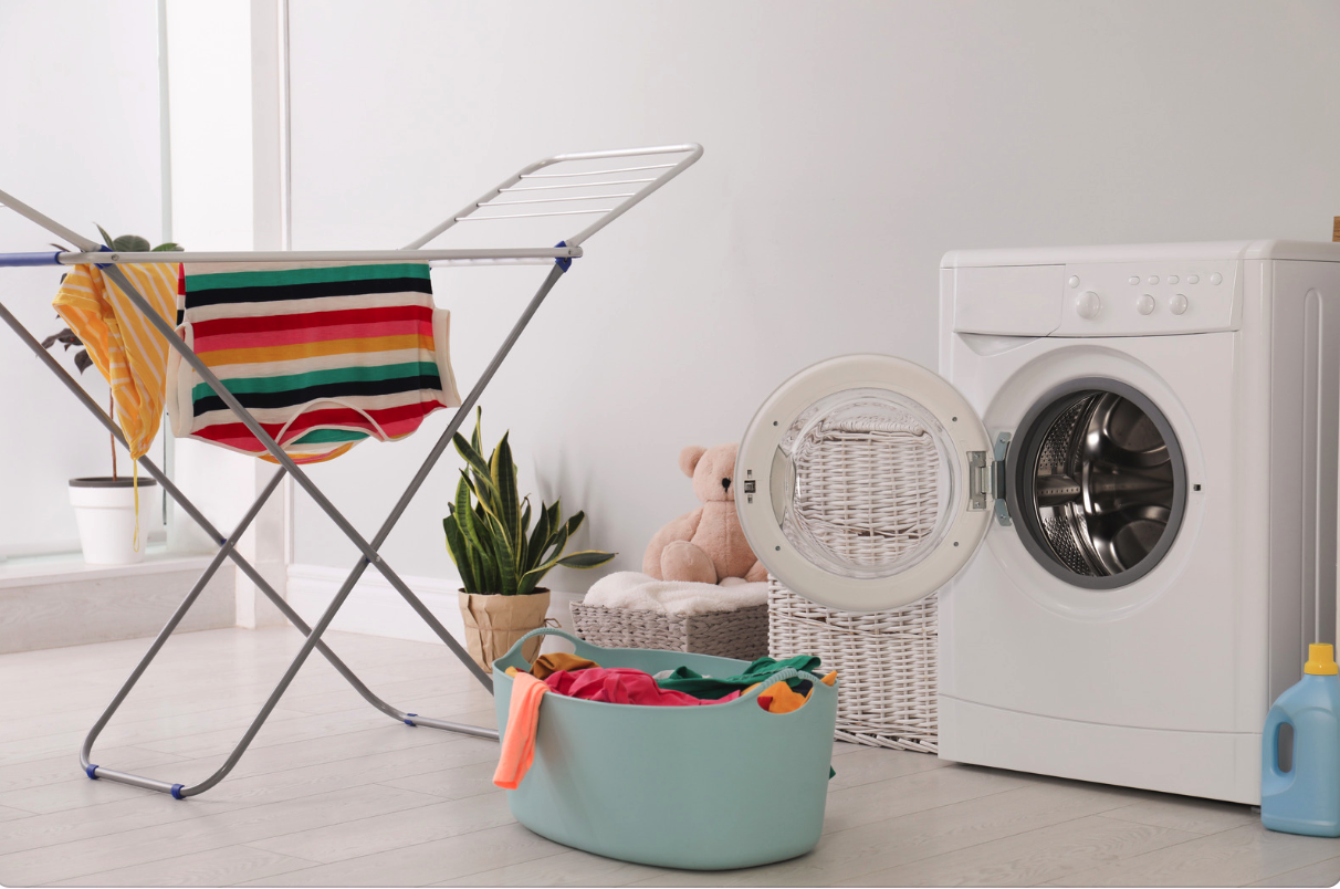 室內曬衣建議使用除濕機、烘乾機（圖片來源：Canva