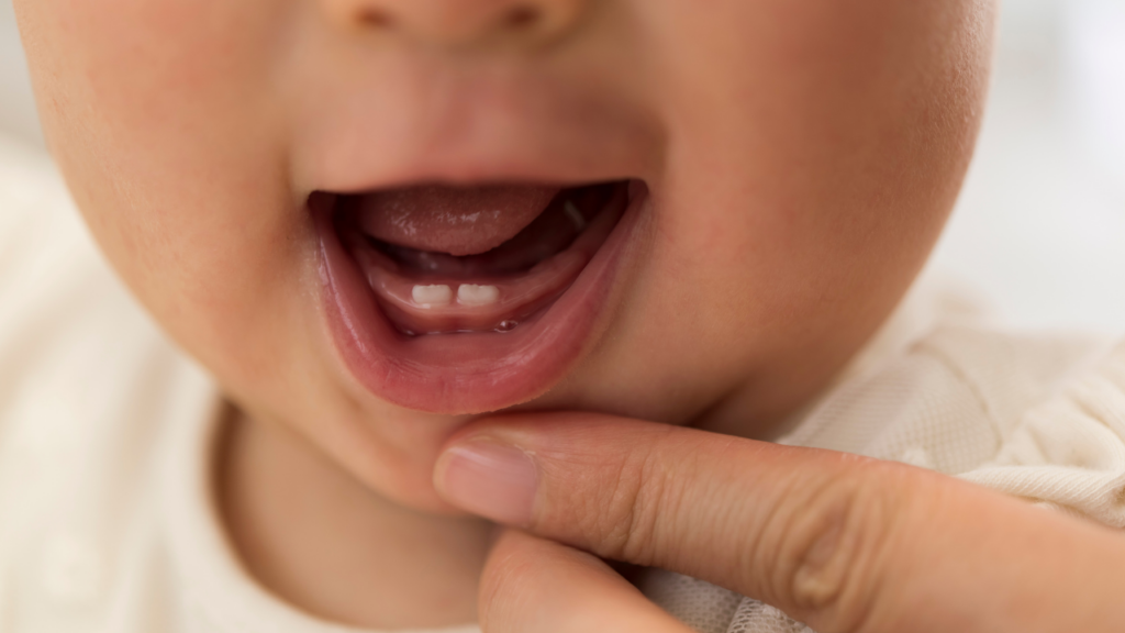 寶寶開始長牙後，就要刷牙。圖片來源／canva