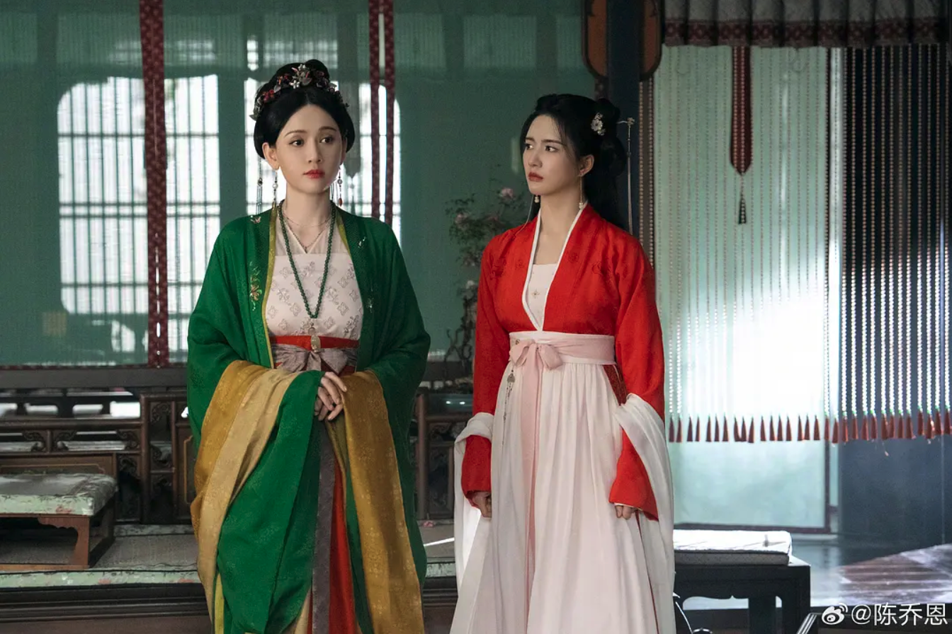 陳喬恩演出陸劇《墨雨雲間》中的季淑然,心狠手辣的模樣讓人難忘(圖:陳喬恩微博)