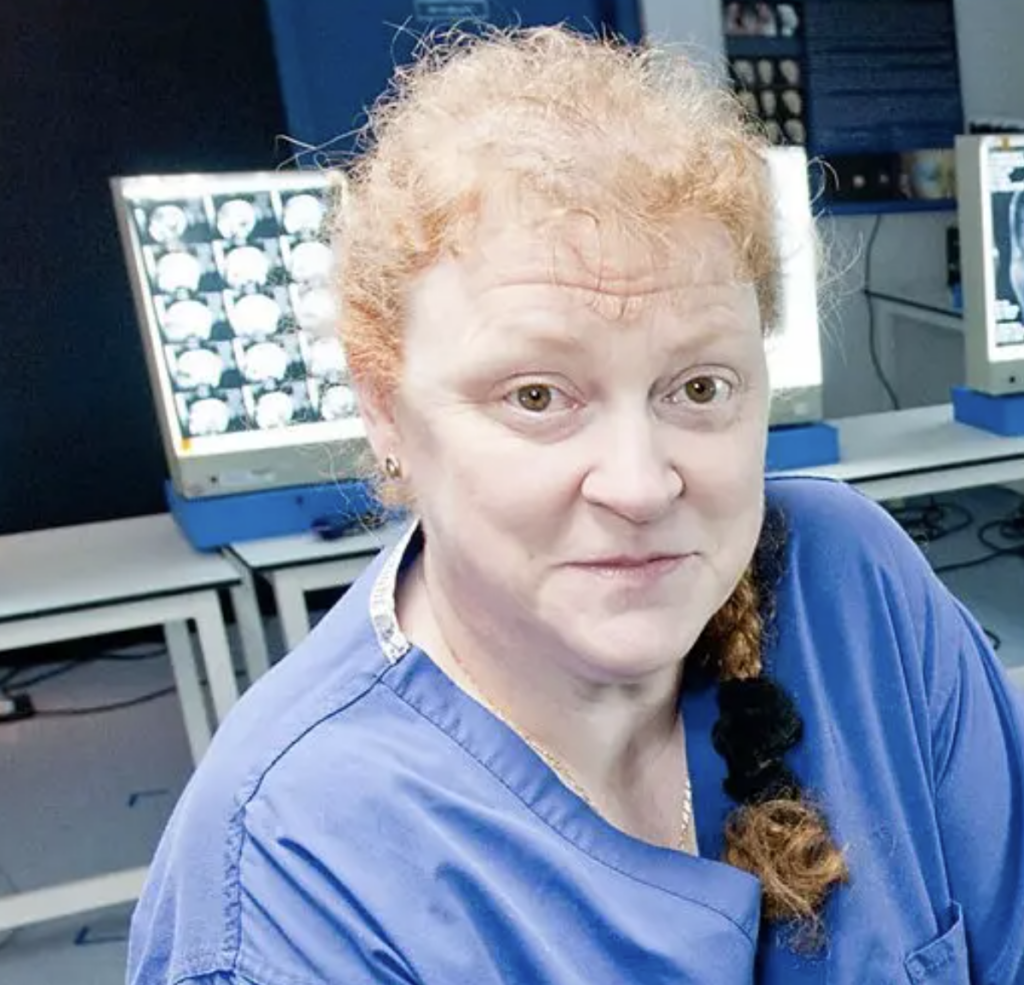 蘇格蘭鄧迪大學解剖和法醫人類學系的布萊克教授（Professor Sue Black）通過研究每個人的獨特手特徵，設計出了一種辨別罪犯的方法。（圖／BBC）