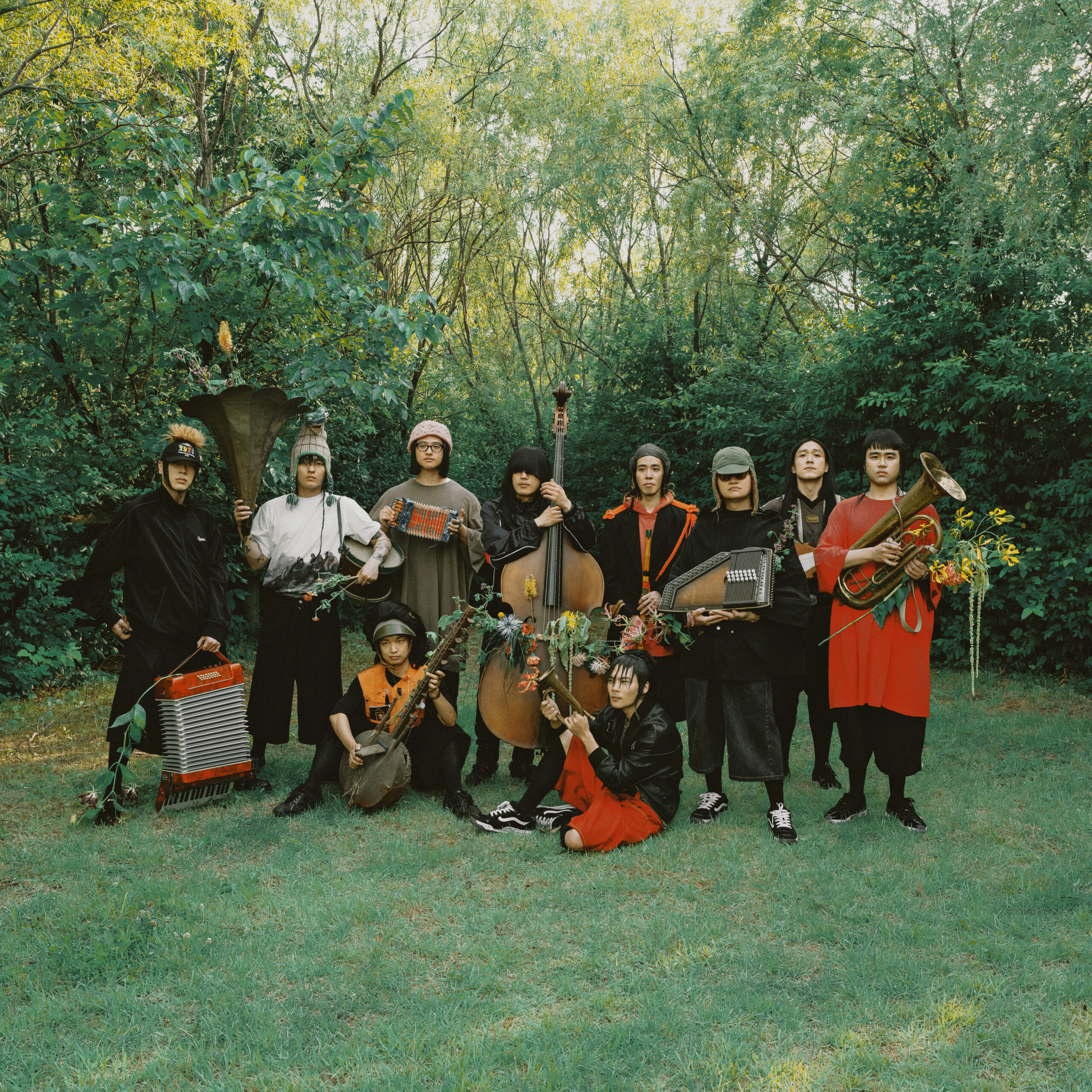 金曲最佳樂團落日飛車與韓國樂團 HYUKOH 聯手發表全新專輯《AAA》（圖／夕陽音樂提供） 