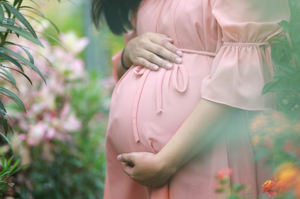 一名婆婆為了要「抱孫子」，竟使出絕招逼兒子和媳婦生孩子。（示意圖／取自Pixabay）