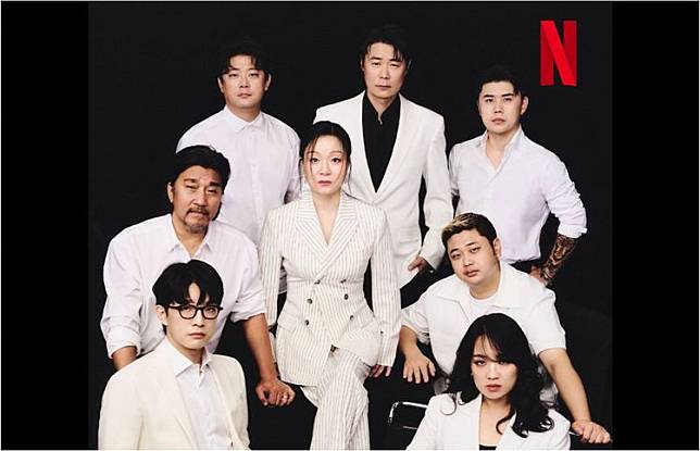 《黑白大廚》製作單位釋出最後8強棚拍拍攝時尚宣傳照。（翻攝IG@netflixkr）