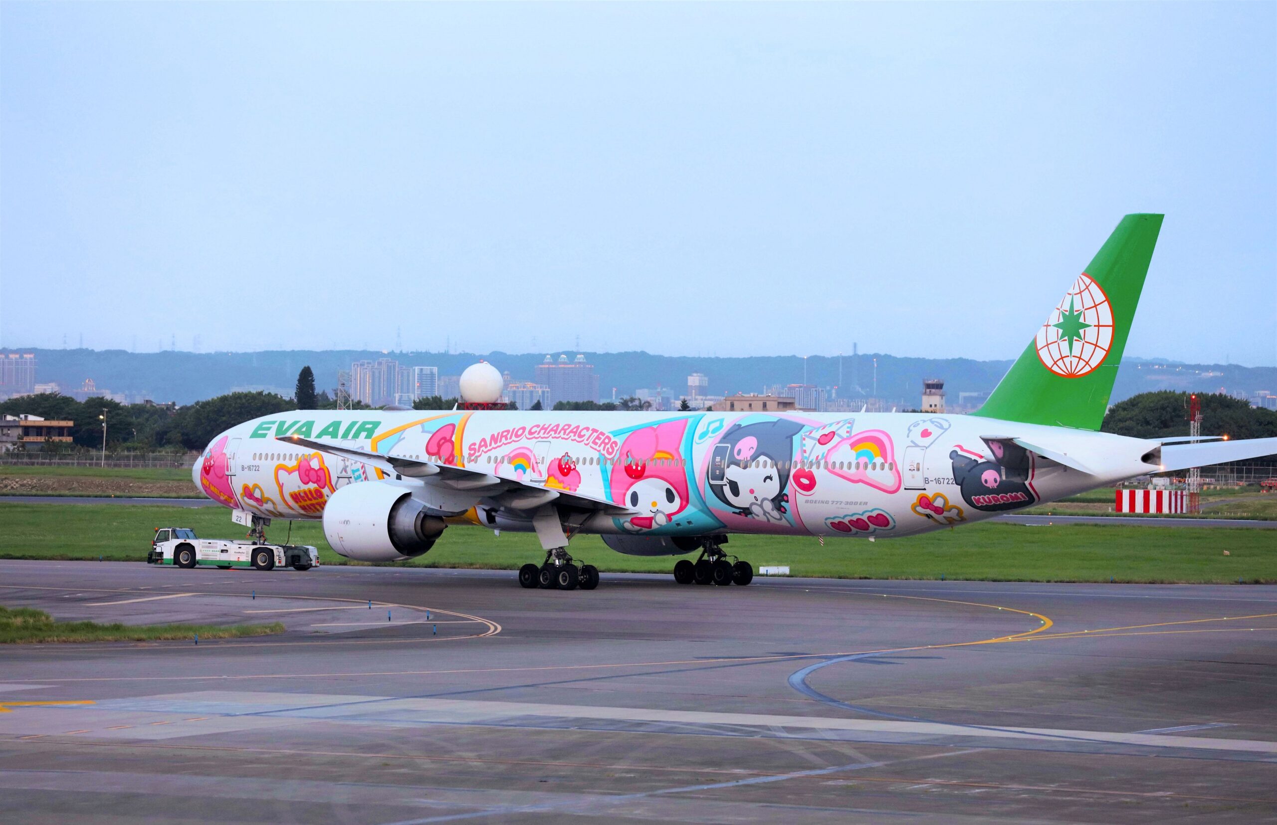 Hello Kitty彩繪機「閨蜜機」正式亮相（圖／長榮航空提供）